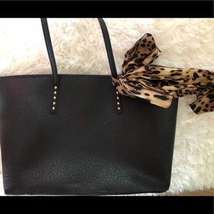 Also black tote bag with cheetah scarf